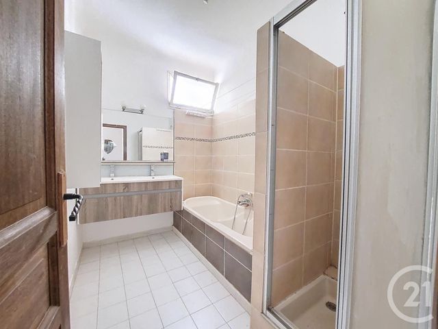 Afficher la photo en grand Appartement F4 à vendre - 5 pièces - 106.04 m2 - SETE - 34 - LANGUEDOC-ROUSSILLON - Century 21 Agence Des Halles
