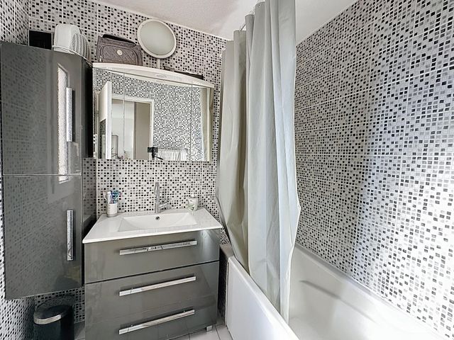 Appartement T2 à vendre - 2 pièces - 31.66 m2 - SETE - 34 - LANGUEDOC-ROUSSILLON - Century 21 Agence Des Halles